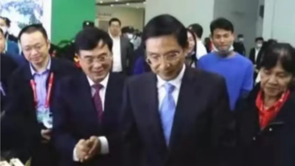 Der Vizegouverneur der Volksregierung der Provinz Jiangxi besucht unseren Stand auf der Provincial Forestry Expo