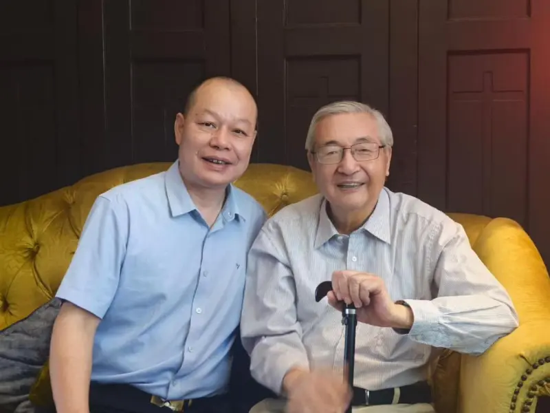 Treffen mit CAS-Akademiker Xu Zhihong, um die Bioproduktionstechnologie von Anoectochilus zu erkunden und seine exklusive Inschrift für Xinquan Shibawan Ice Snow Anoectochilus zu erhalten